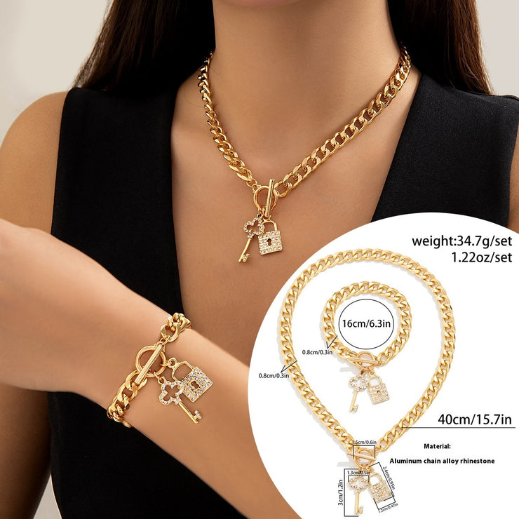 Dicke Kette mit glänzendem Schloss und Schlüssel anhänger Halskette für Frauen trend ige Damen accessoires am Hals Modeschmuck weiblich